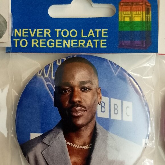 8 BIG BUTTONS! The 15th DOCTOR WHO, 2 1/4" / 58mm BUTTONS, Ncuti Gatwa - Picture 3 of 10